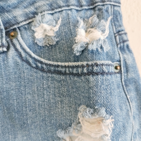 BDG Urban Outfitters Women's Super High-Rise Cheeky Distressed Denim Short Sz 28 - Picture 4 of 8